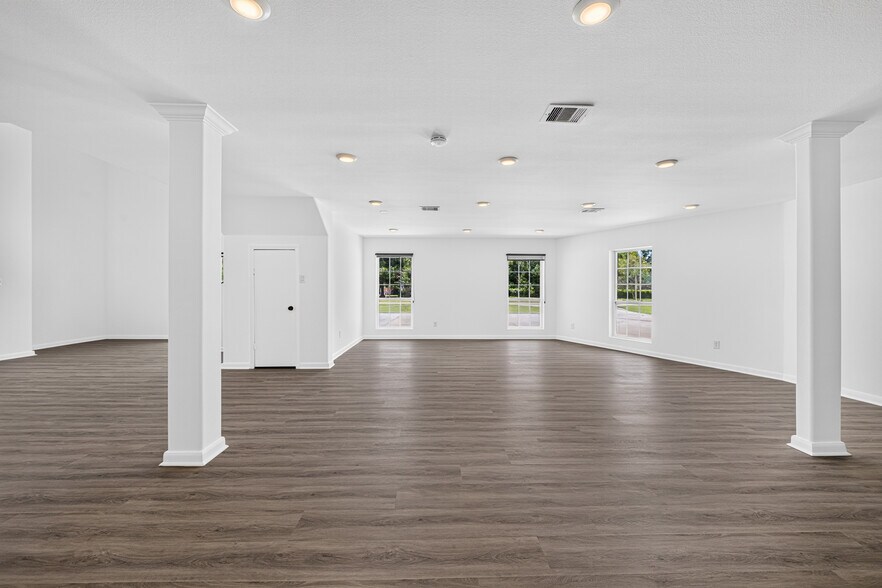 More Photos Of 26214 Hunter Ln, Katy Light Distribution For Lease