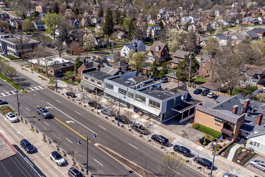More Photos Of 2533-2537 Far Hills Ave, Oakwood Storefront Retail Office For Lease