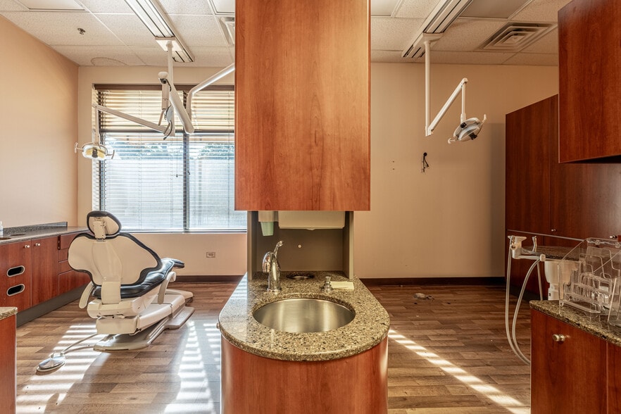 More Photos Of 644 Sheridan Rd, Winthrop Harbor Unknown For Lease