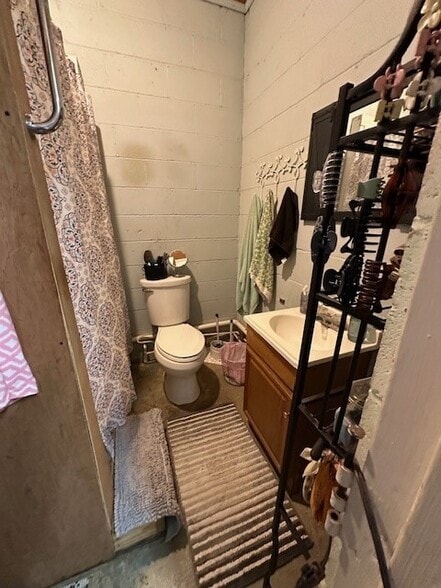 More Photos Of 269 S Main St, Lobelville Light Distribution For Sale