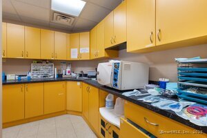 More Photos Of 454-456 Park St, Hartford Showroom For Lease