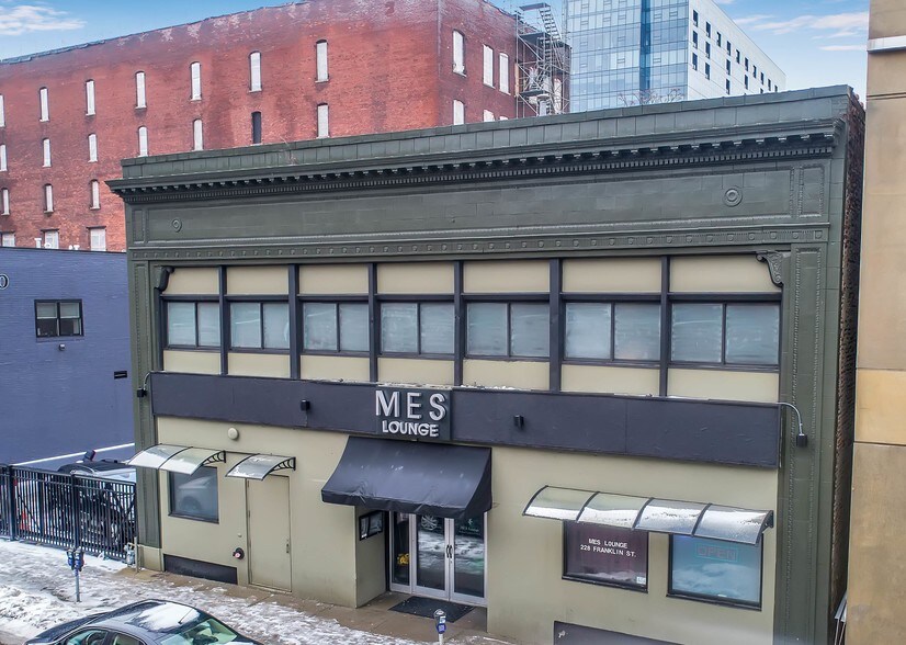 More Photos Of 228 Franklin St, Buffalo Bar For Sale