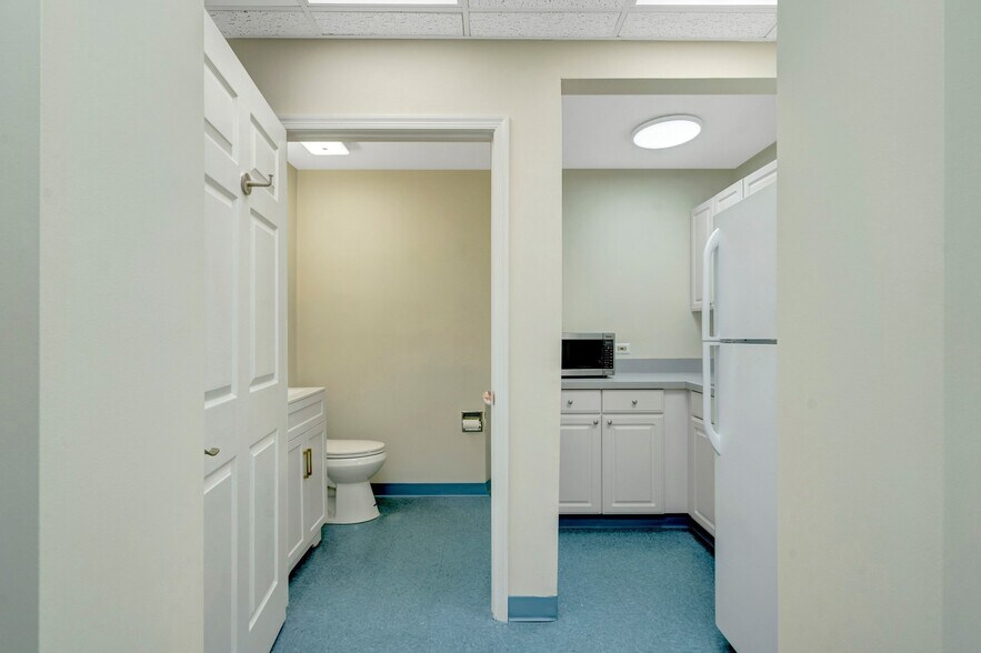 More Photos Of 10525 Braddock Rd, Fairfax Medical For Sale