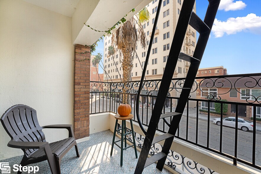 More Photos Of 330-332 Cedar Ave, Long Beach Apartments For Sale
