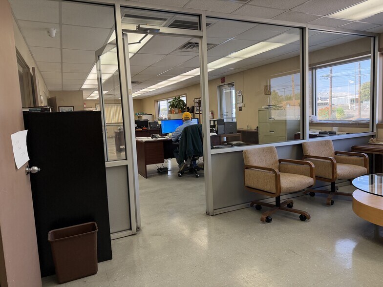 More Photos Of 2026 W Malone Ave, San Antonio Warehouse For Lease