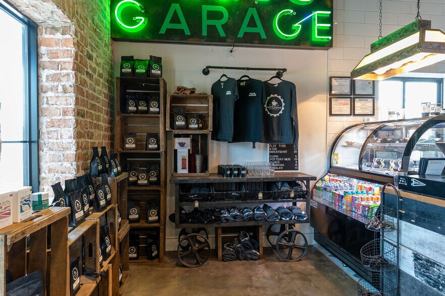 More Photos Of 609 Avenue H, Shallowater Auto Repair For Lease