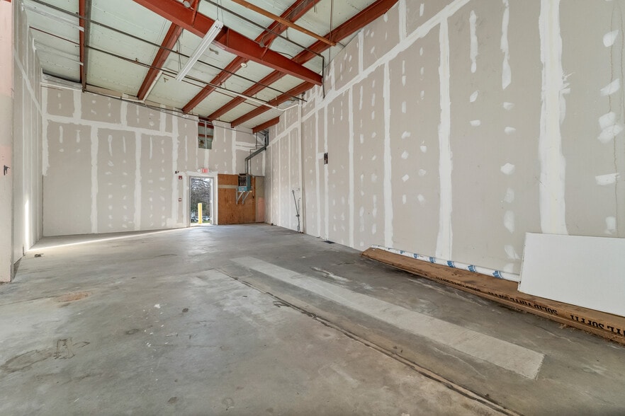 More Photos Of 15 Mont Vernon St, Milford Freestanding For Sale