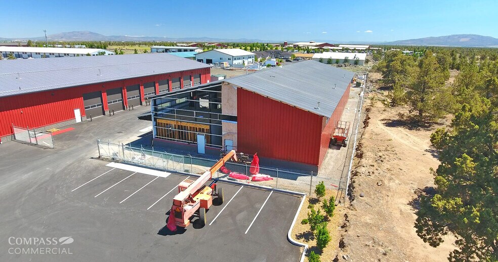More Photos Of 4620 SW 23rd St, Redmond Warehouse For Lease