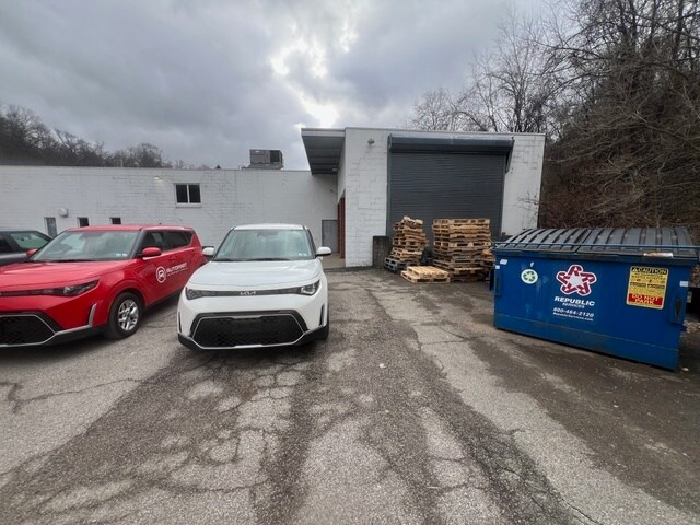 More Photos Of 1032-1034 Saw Mill Run Blvd W, Pittsburgh Light Manufacturing For Lease