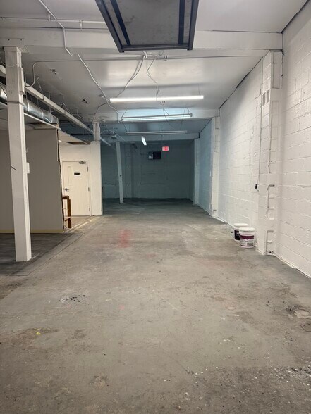 More Photos Of 8 Van Tassell Ct, Norwalk Flex For Lease