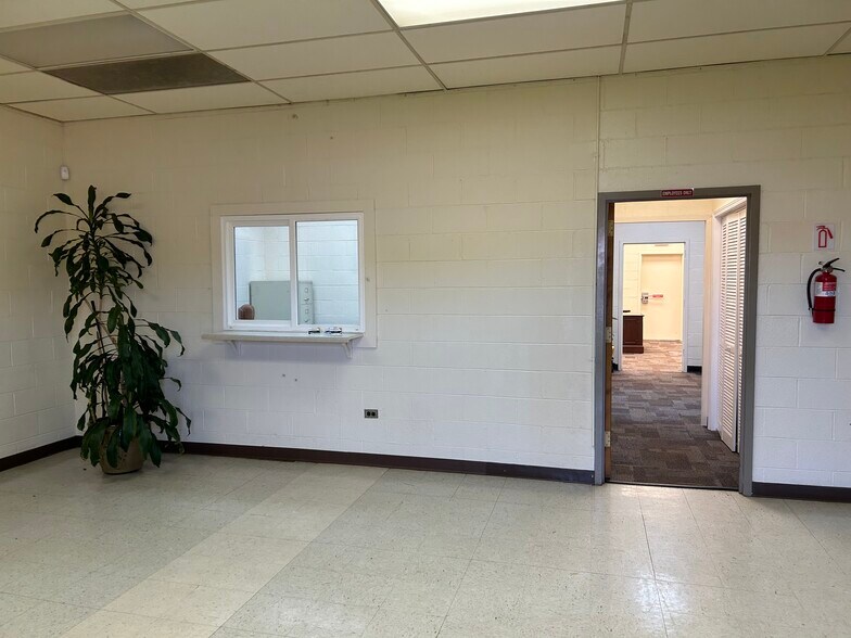 More Photos Of 1915 Snapps Ferry Rd, Greeneville Warehouse For Lease