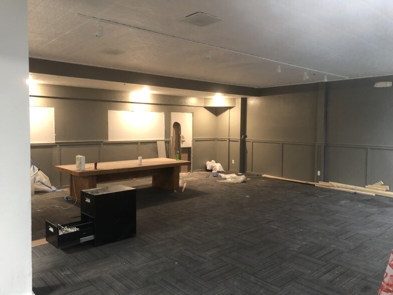 More Photos Of 401-411 Westport Rd, Kansas City Unknown For Lease