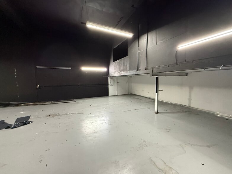 More Photos Of 93 Forrest St, Brooklyn Manufacturing For Lease