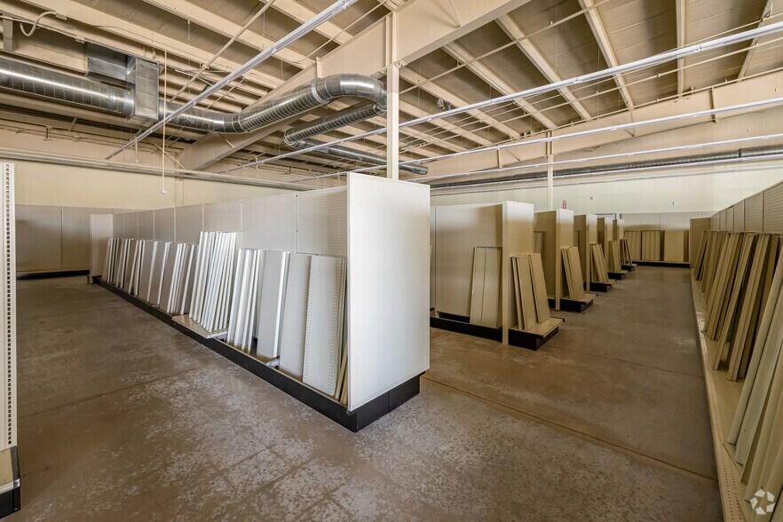 More Photos Of 8000-8022 NW 39th Expressway, Bethany Freestanding For Lease