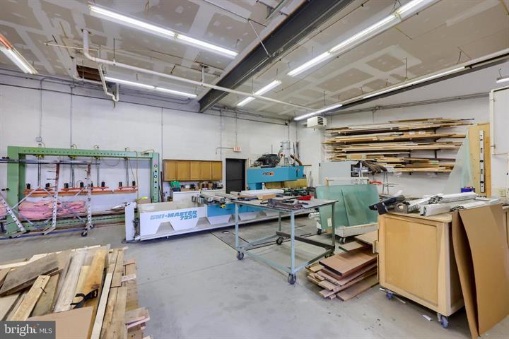 More Photos Of 206 W Kendig Rd, Willow Street Warehouse For Sale