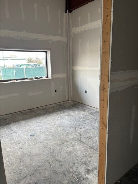 More Photos Of 354 Civic Rd, LaSalle Flex For Lease