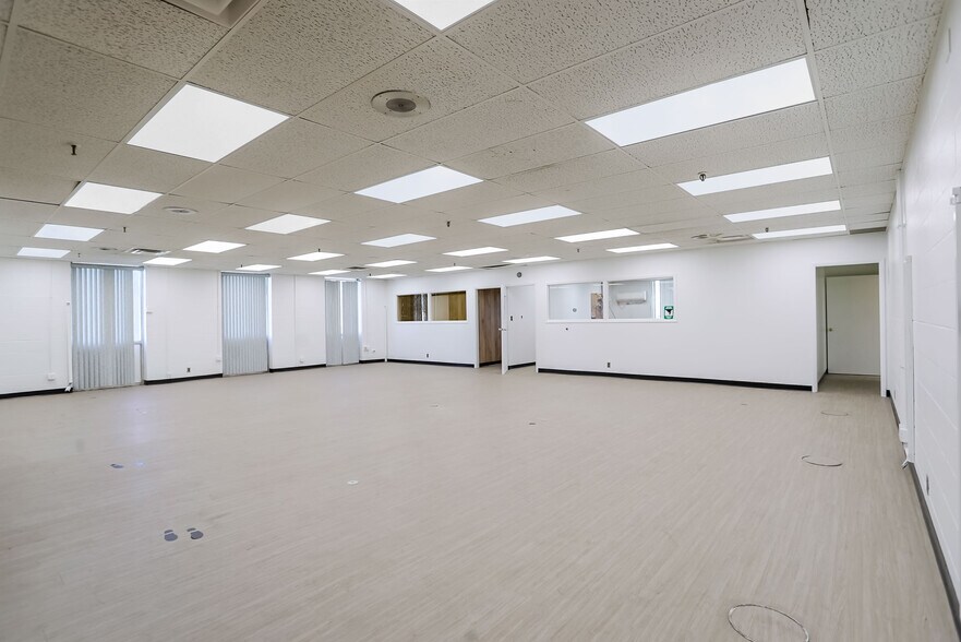More Photos Of 2334 Production Dr, Indianapolis Warehouse For Lease