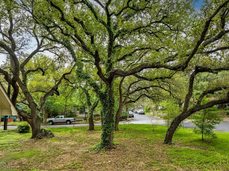 More Photos Of 302 Park Ln, Austin Land For Sale