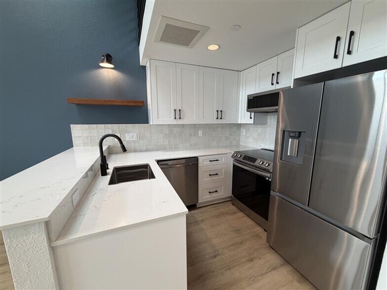 More Photos Of 7606 Girard Ave, La Jolla Apartments For Sale