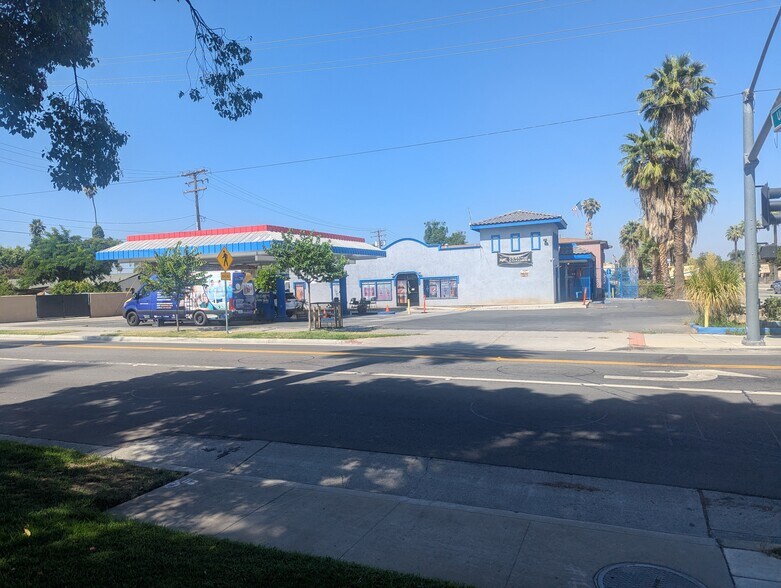 Primary Photo Of 2100 University Ave, Riverside Carwash For Sale