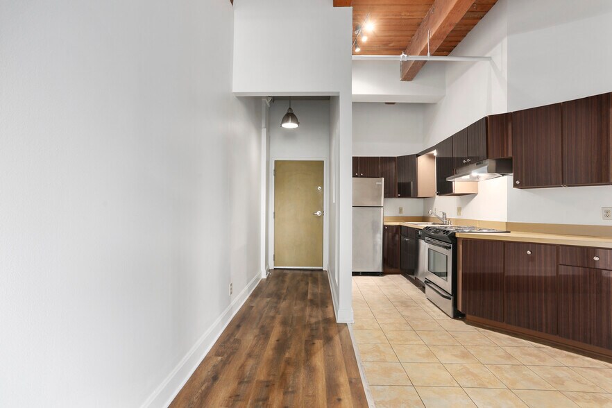 More Photos Of 412 W 8th St, Kansas City Apartments For Sale