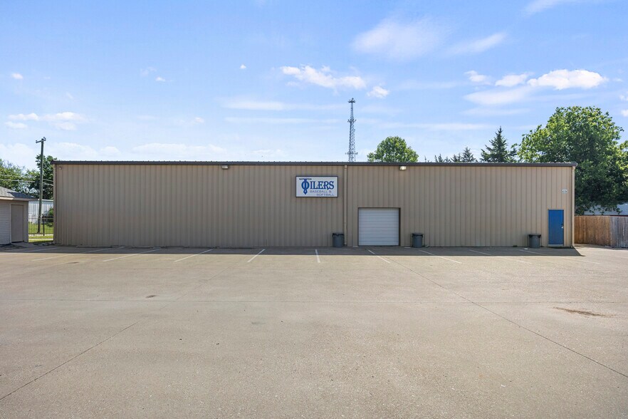 More Photos Of 505 County Line Rd, Rockwall Flex For Sale