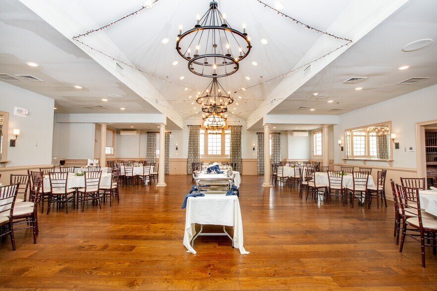 More Photos Of 1005 Horsham Rd, North Wales Hotel For Sale