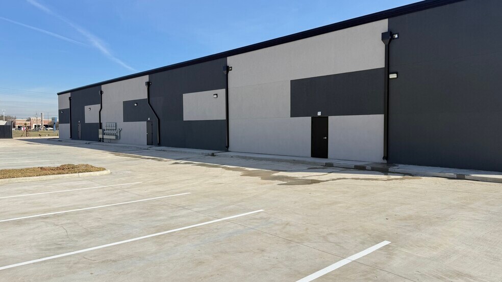 More Photos Of 1247 S 13th St, La Porte Flex For Lease