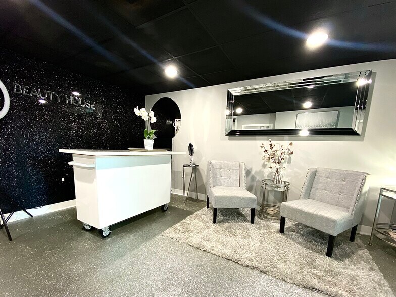 More Photos Of 777 S Palm Ave, Sarasota Coworking Space