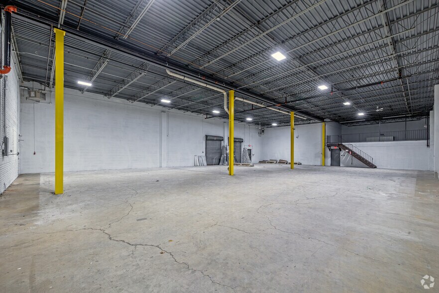 More Photos Of 240 State Rt 17 S, Lodi Warehouse For Lease