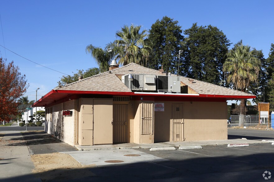 More Photos Of 9696 Magnolia Ave, Riverside Restaurant For Lease