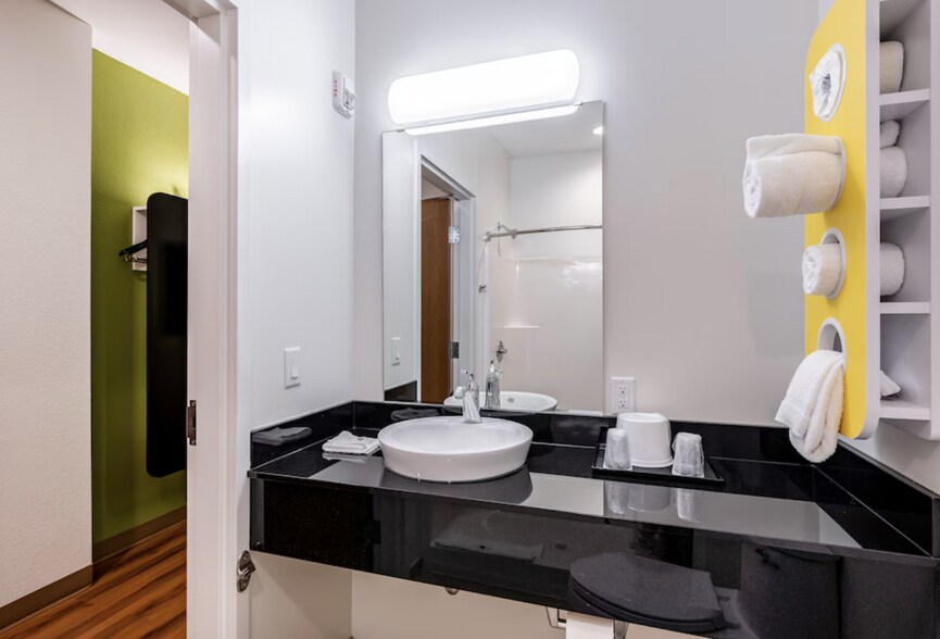 More Photos Of 1731 Premier Dr, Mankato Hotel For Sale
