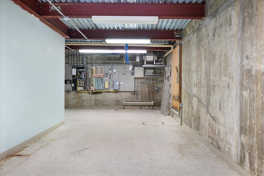 More Photos Of 43 Pennsylvania Ave, Niantic Bank For Lease