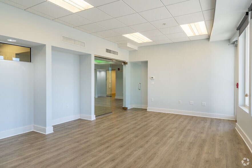 More Photos Of 1227-1239 N Gulfstream Ave, Sarasota Apartments For Lease