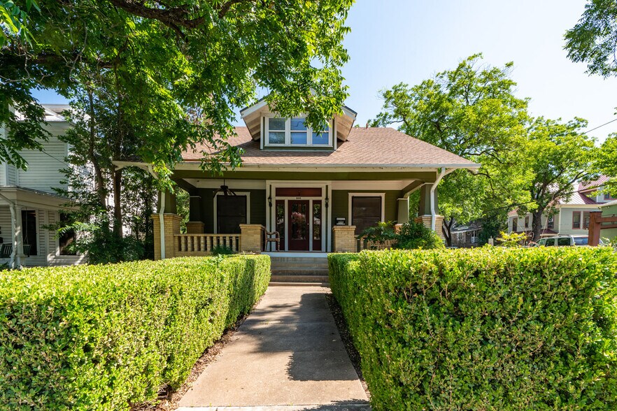 More Photos Of 806 W 11th St, Austin Office Residential For Lease