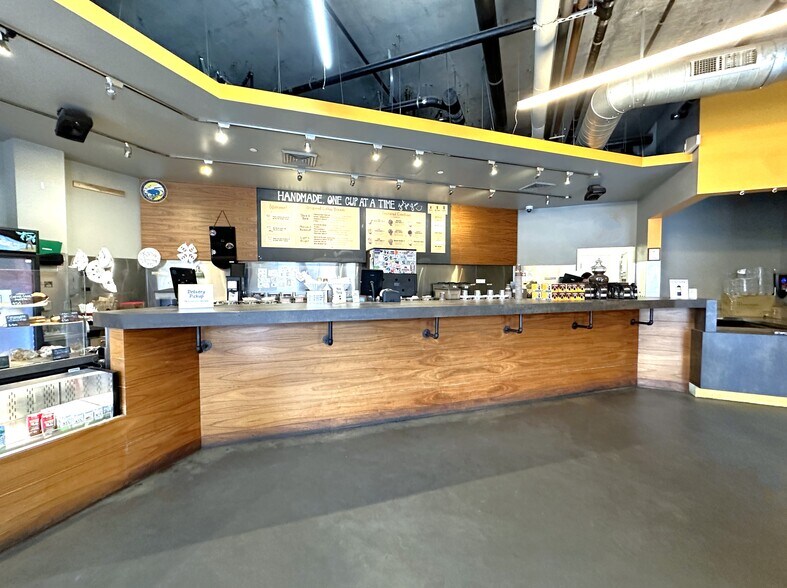 More Photos Of 525 Santa Monica Blvd, Santa Monica Apartments For Lease