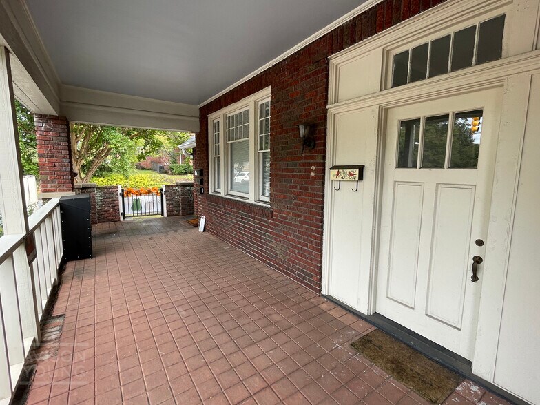 More Photos Of 312 Rutherford St, Greenville Office Residential For Lease
