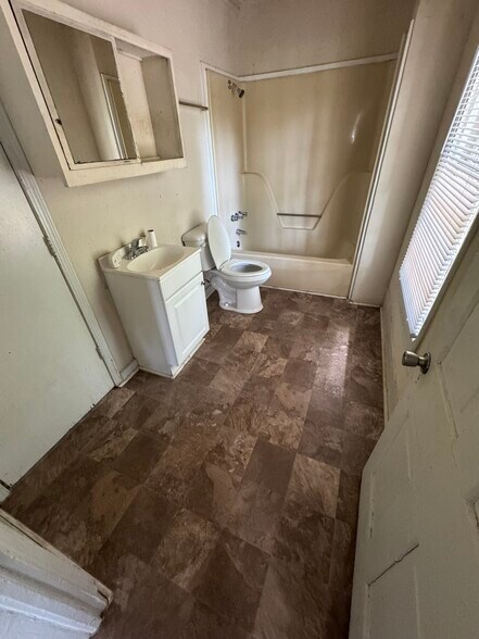 More Photos Of 403 Greenville St, Abbeville Apartments For Sale