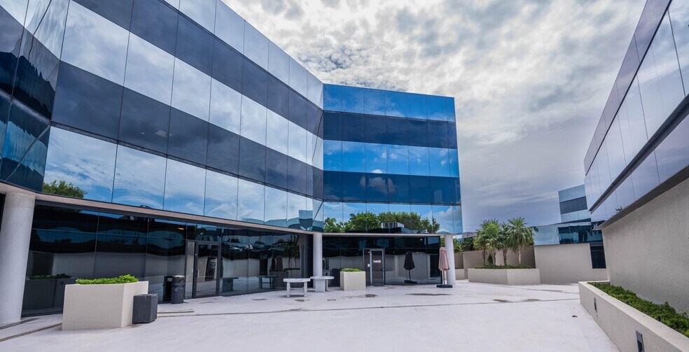 More Photos Of 4800 N Federal Hwy, Boca Raton Medical For Sale