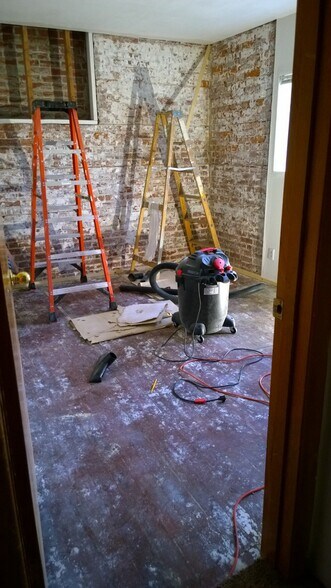 More Photos Of 229 E Monroe St, Carlton Apartments For Sale