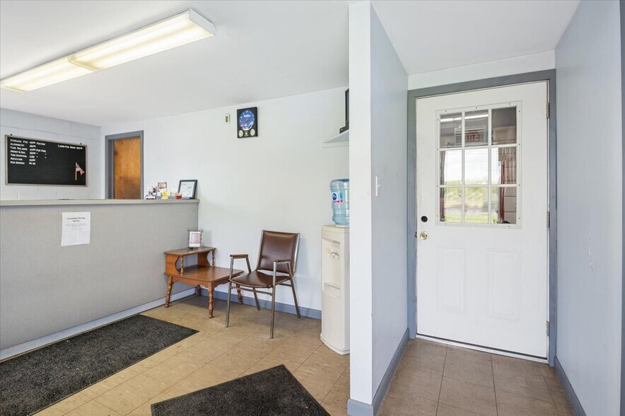 More Photos Of 45845 Cr-48, Southold Auto Repair For Sale