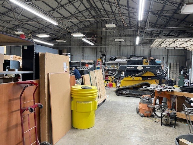 More Photos Of 206 Shelby Rd, Everman Warehouse For Sale