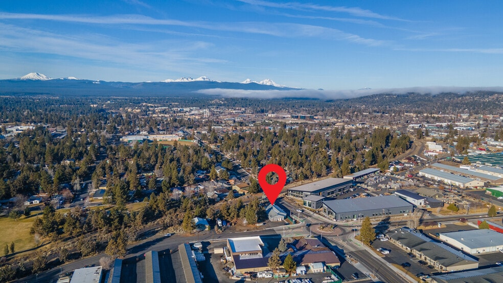 More Photos Of 625 SE 9th St, Bend Warehouse For Sale