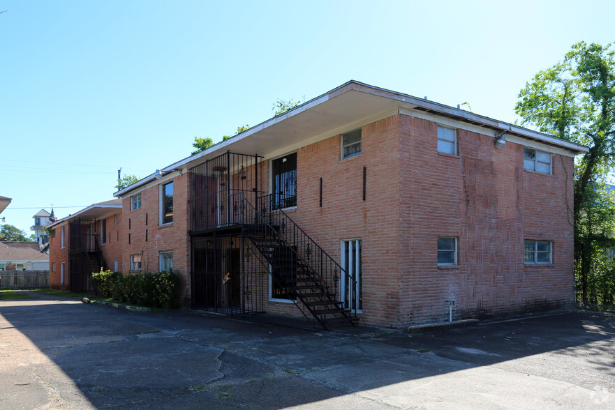 Primary Photo Of 2305 Southmore Blvd, Houston Apartments For Lease