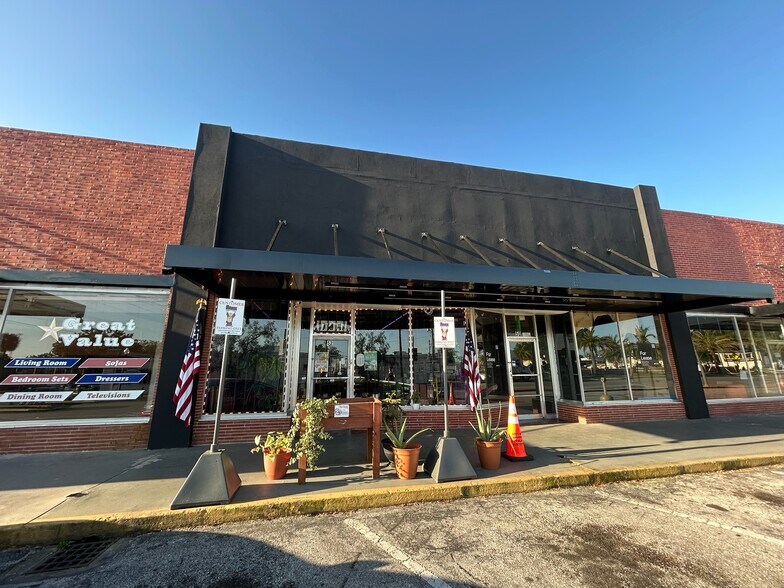 More Photos Of 40-60 E 5th St, Apopka Storefront For Lease