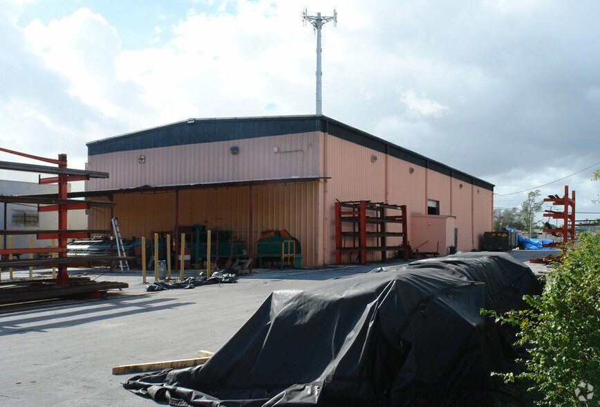 More Photos Of 2250 NW 77th Ter, Miami Warehouse For Lease