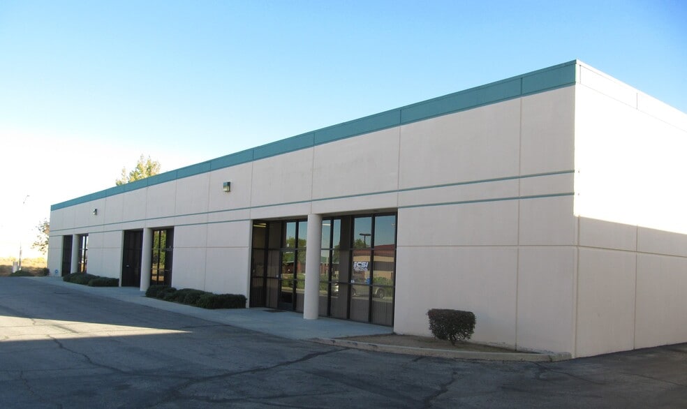 More Photos Of 41769 11th St W, Palmdale Service For Lease