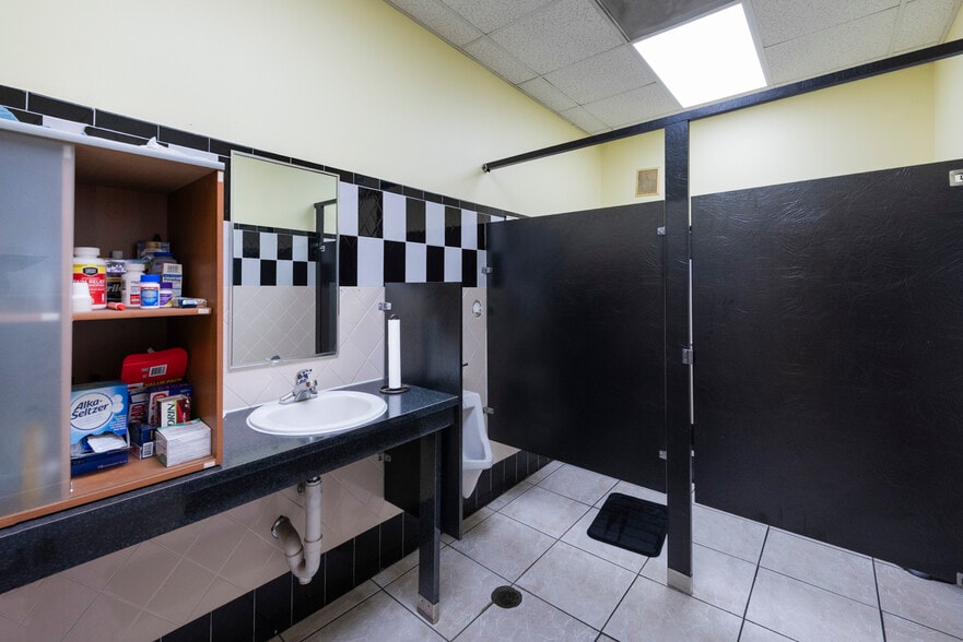 More Photos Of 10200 NW 25th St, Doral Light Distribution For Sale