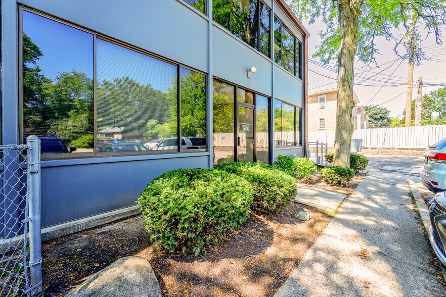 More Photos Of 2219 Packard St, Ann Arbor Office For Sale