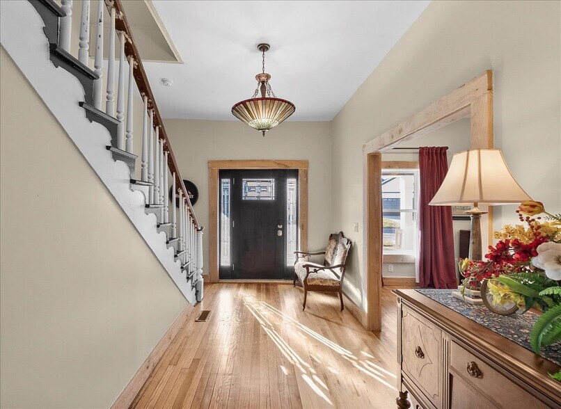 More Photos Of 221 Woodford St, Lawrenceburg Office For Sale